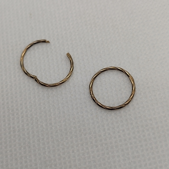 Elegant Gold-Toned Twisted Hoop Earrings - Picture 3 of 4